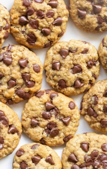 Vegan chocolate chip cookies υγιεινά, για δίαιτα η διατροφή για αθλητές ή παιδιά για σνάκ στο σχολείο