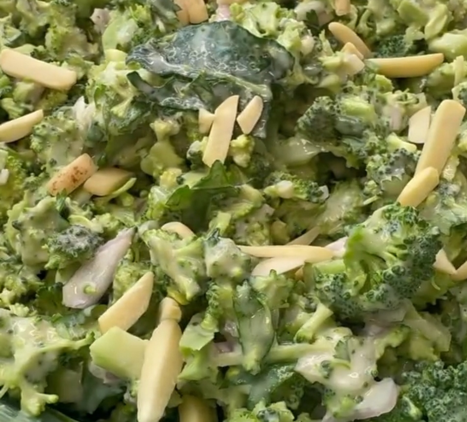 vegan Σαλατα μπροκολο με σως ταχινι